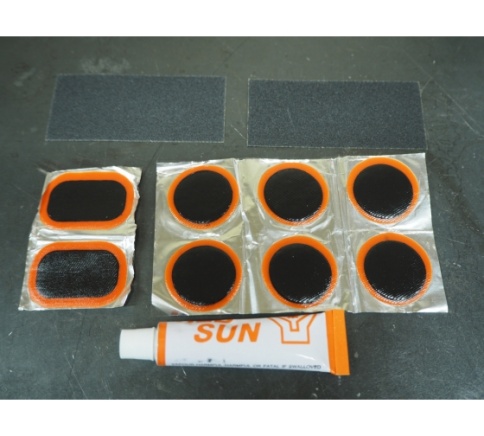 Ремкомплект для камеры, (заплатка, наждачка, клей) (049873) фото 1