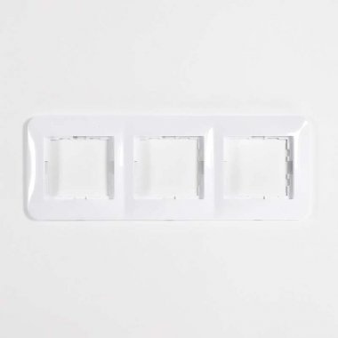 Lezard Рамка 3-ая горизонтальная белая KARINA 708-0200-148 фото 1