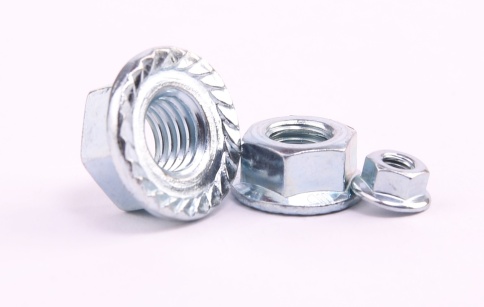 Гайка с фланцем DIN 6923 М 4 фото 1