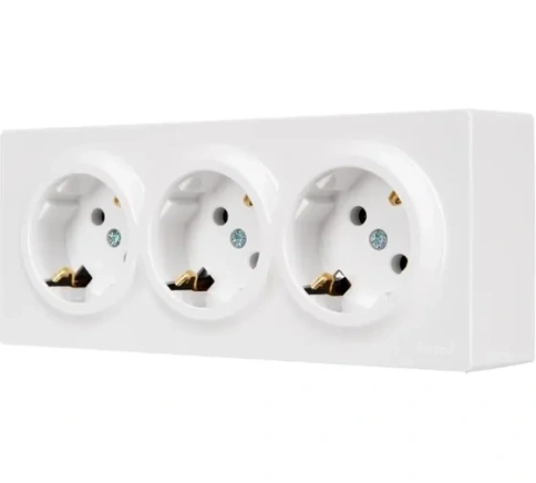 Lezard Розетка o/у 3-х мест. с/з закрытый корпус белый  LETO 752-0200-127ВUP фото 1